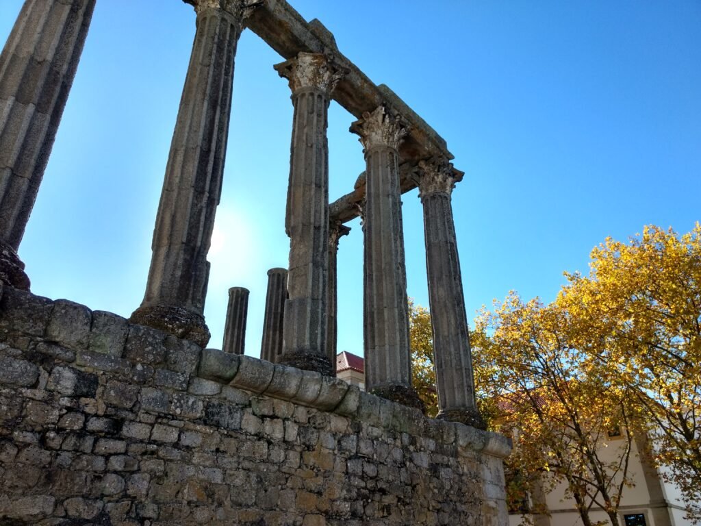 Templo-de-Evora-Credito-Divulgacao_Turismo-do-Alentejo-1024x768 Alentejo: conheça os principais atrativos turísticos da maior e mais autêntica região de Portugal